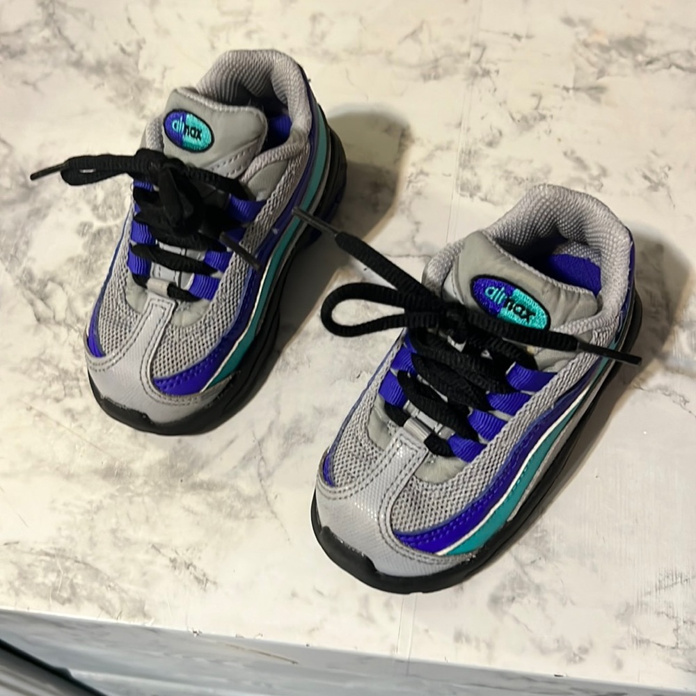 Nike AirMax 95’s (wolf grey grapes) Fresh!!